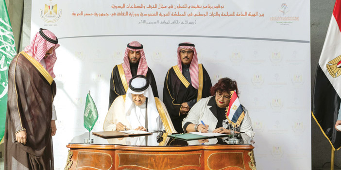 الأمير سلطان بن سلمان ووزيرة الثقافة المصرية يوقعان البرنامج التنفيذي للتعاون