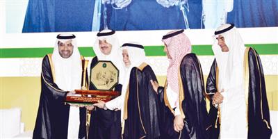 أمير المنطقة الشرقية يرعى تكريم جامعة الملك فهد لمديرها السابق السلطان 