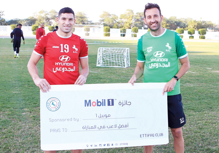  غوانكا يتسلم جائزة الأفضلية