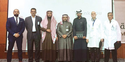  صورة جماعية للمشاركين في المؤتمر