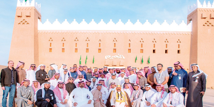  لقطات من جولة سمو أمير القصيم على جناح المنطقة بالجنادرية