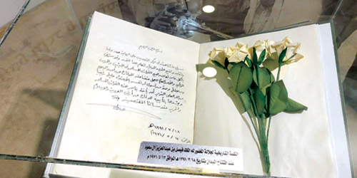 زوار الجنادرية يتأملون كلمة الفيصل قبل 50 عاماً 