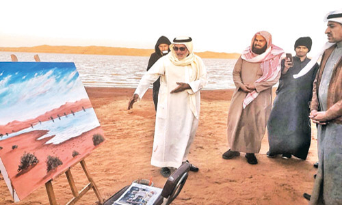  مدير التعليم يتابع فعالية المرسم التشكيلي