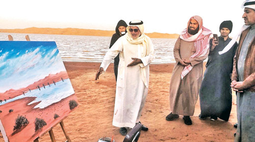  مدير التعليم يتابع فعالية المرسم التشكيلي