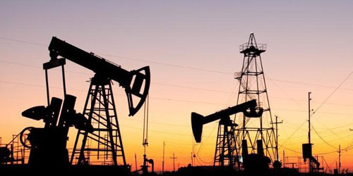 أسعار النفط تنخفض لمخاوف بشأن الطلب وتقلبات في السوق 
