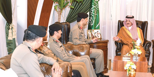  الأمير سعود بن نايف خلال استقباله اللواء القريش