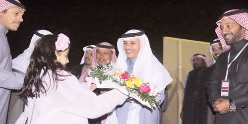  محافظ عنيزة خلال اللقاء