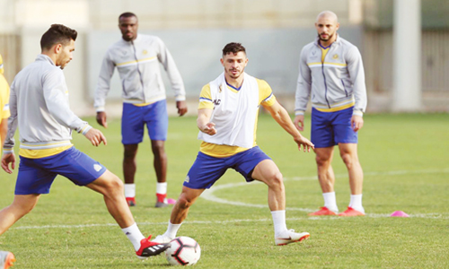 هيلدر يعيد ترتيب الدفاع 