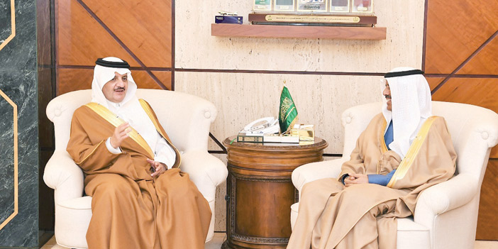  الأمير سعود بن نايف خلال استقبال وكيل الوزارة الدوسري