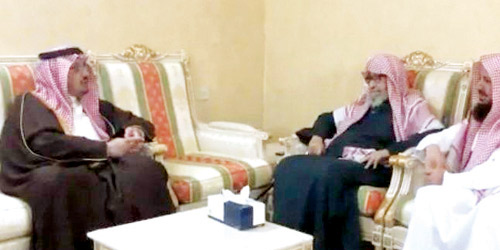  الشيخ الفوزان أثناء لقائه وزير التعليم