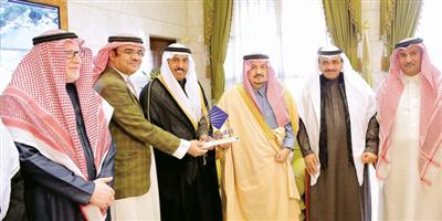 أمير منطقة الرياض يستقبل رئيس مجلس إدارة جمعية «إعلاميون» 