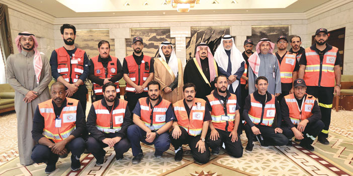 أمير منطقة الرياض خلال استقباله مدير عام هيئة الهلال الأحمر