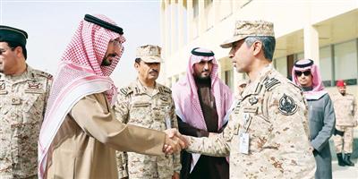 وزير الحرس الوطني يتفقد كلية الملك خالد العسكرية ومدينة الأمير بدر السكنية 