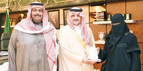  الأمير سعود بن نايف خلال استقباله المواطن ظافر الدوسري
