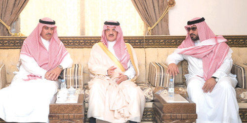  الأمير سعود بن نايف يقدم واجب العزاء لأسرة الصفيان