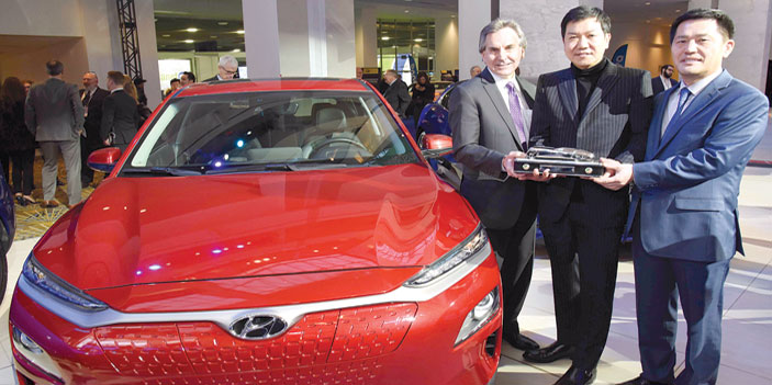  خلال استلام الجائزة