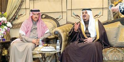 نائب أمير منطقة الرياض يزور محافظ المزاحمية 