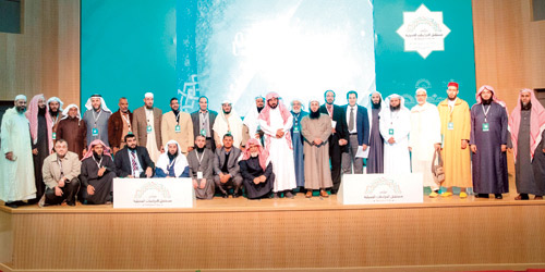   لقطة جماعية للمشاركين في المؤتمر