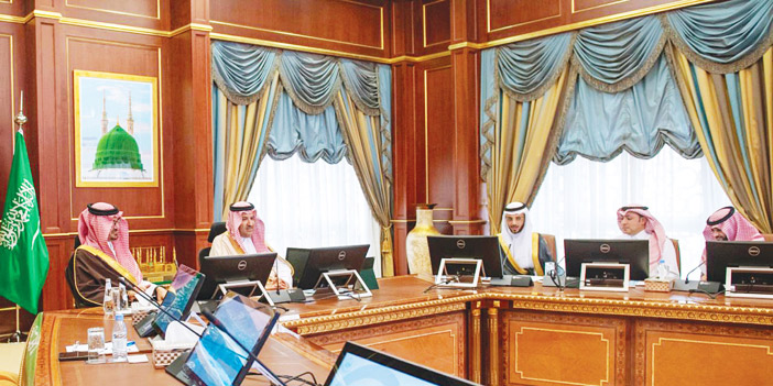  الأمير فيصل بن سلمان خلال ترؤسه الاجتماع