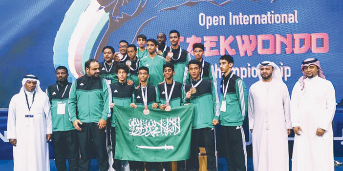  لقطة جماعية لمنتخبات الأخضر بالبطولة