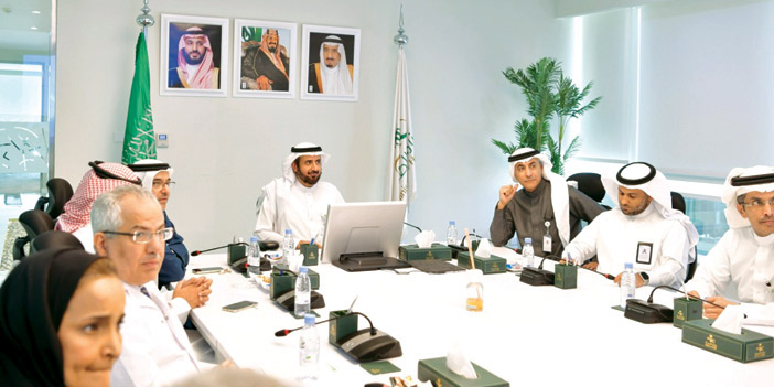  د.الربيعة خلال اطلاع معاليه وعدد من قيادات الصحة على المشروع