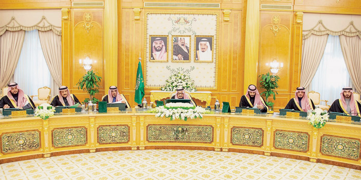  خادم الحرمين الشريفين خلال ترؤسه جلسة مجلس الوزراء