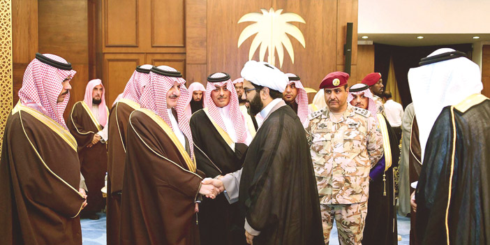  من استقبال أمير الشرقية لأهالي العوامية في الاثنينية