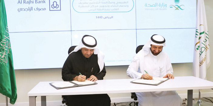  لحظة توقيع الاتفاقية