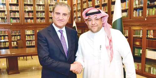  الزميل علي سالم لدى لقائة وزير الخارجية الباكستاني