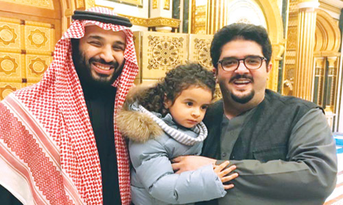 ولي العهد يزور الأمير عبدالعزيز بن فهد في منزله 