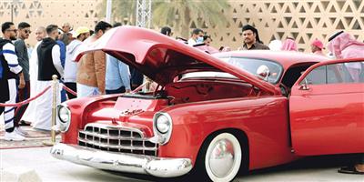 600 سيارة كلاسيكية تشارك في مهرجان الدرعية 
