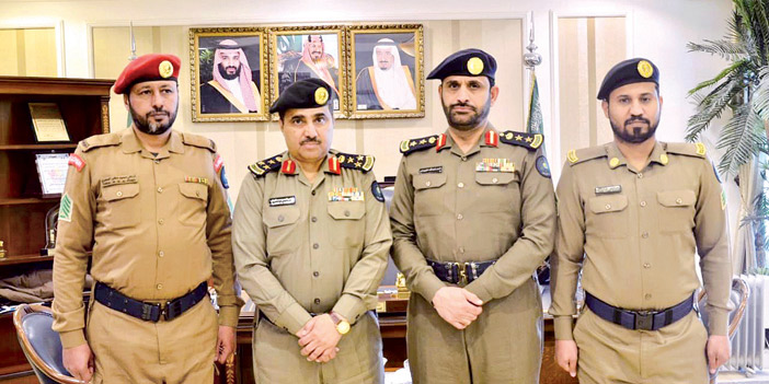  جماعية لمدير الدفاع المدني مع المترقين