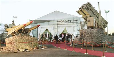 معرض وزارة الدفاع بتبوك يودع زواره بعد 40 ساعة من المعرفة والمتعة 