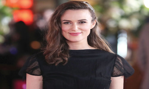 الممثلة البريطانية نايتلي تحضر افتتاح فيلم 