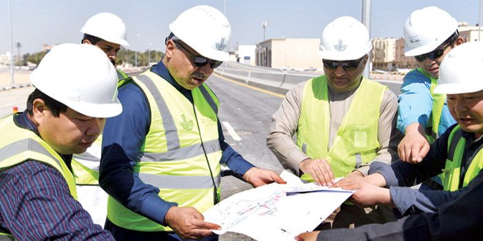  الجبير يطلع على مخطط المشروع
