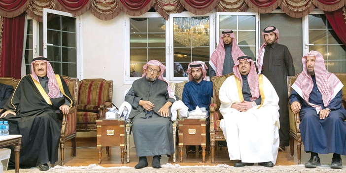  نائب أمير منطقة الرياض معزيا أسرة الشثري