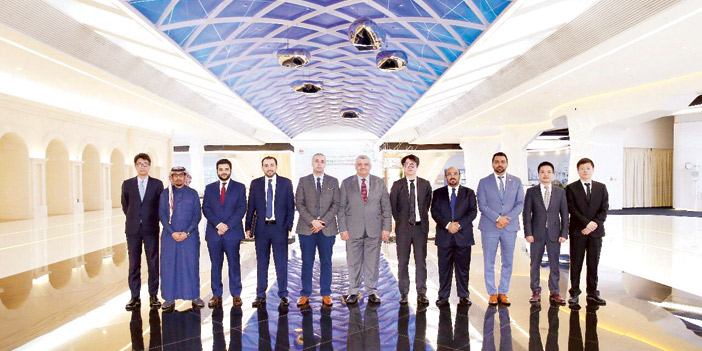  الوفد خلال لقائه الصينيين