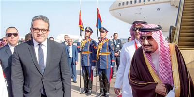 الملك يغادر مصر بعد أن رأس وفد المملكة في القمة العربية - الأوروبية 
