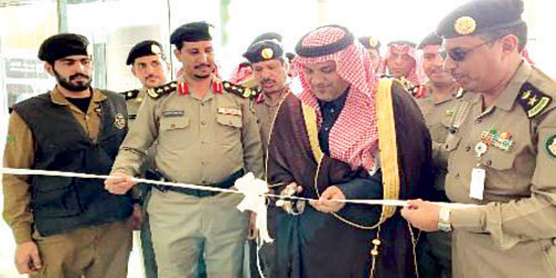   المحافظ يدشن المعرض