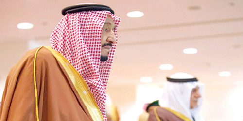  خادم الحرمين الشريفين لدى رعايته إحدى مناسبات الفروسية