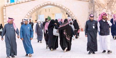 القرية السعودية تجذب العوائل لأرض مهرجان الملك عبدالعزيز للإبل 