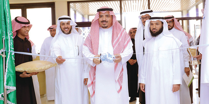 مدير جامعة القصيم خلال افتتاحه ندوة الزراعة المستدامة