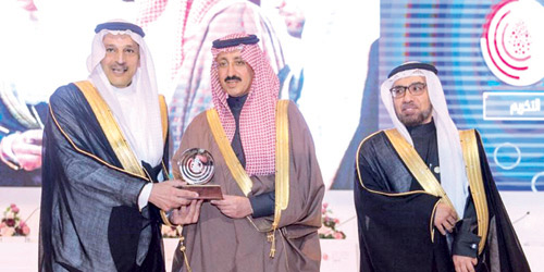  لحظة تكريم بنك البلاد