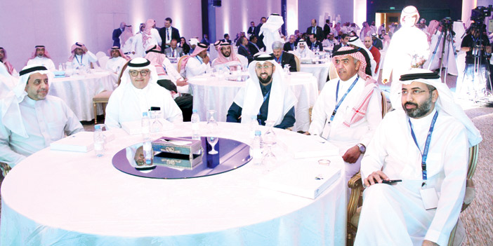  رئيس هيئة الغذاء والدواء والرئيس التنفيذي لنوبكو مع عدد من الشركاء