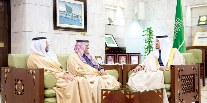  نائب أمير منطقة الرياض مستقبلا وزير الخدمة المدنية