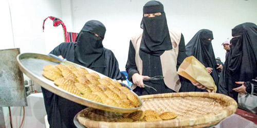  لقطات من جناح كليجا أم أنس بمقر المهرجان وطريقة عملها