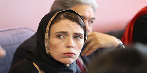 رئيسة وزراء نيوزيلندا تلقّت «بيان» الإرهابي قبل 9 دقائق من الاعتداء 