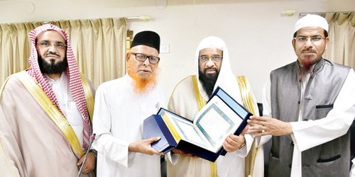 الشيخ الحازمي يلتقي دعاة الشؤون الإسلامية ويزور سفارة المملكة في بنغلاديش 