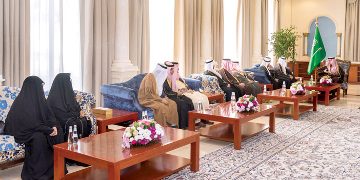 أمير منطقة الجوف يستقبل أعضاء من مجلس الشورى ويعقد اجتماعاً معهم 