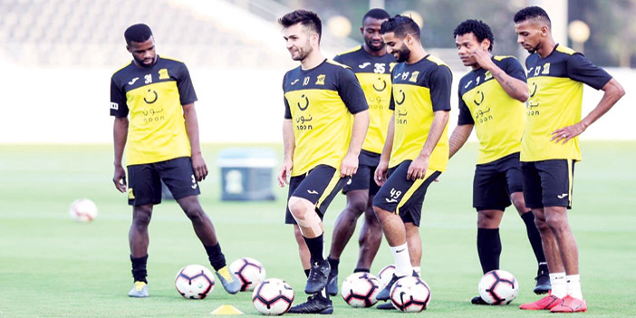  لاعبو الاتحاد أثناء التدريبات